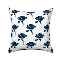 '50s Roses in navy on white