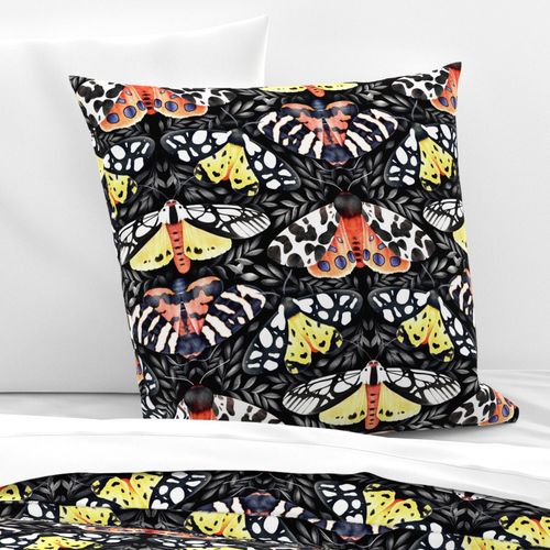 Luna Lit Lepidoptera Damask - large 