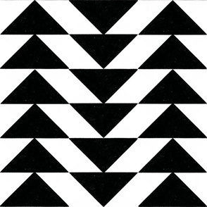 Triangles pattern - Black