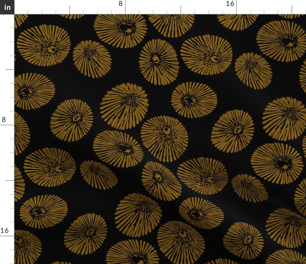 Small Opihi Print gold on black