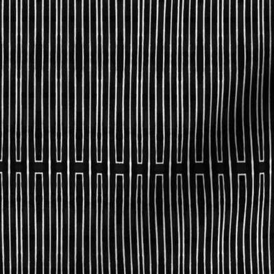 LONG RECTANGLES - BLACK AND WHITE