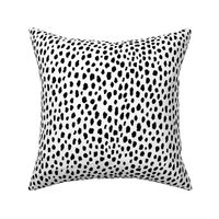 Dalmatian Spots Pattern (black/white)