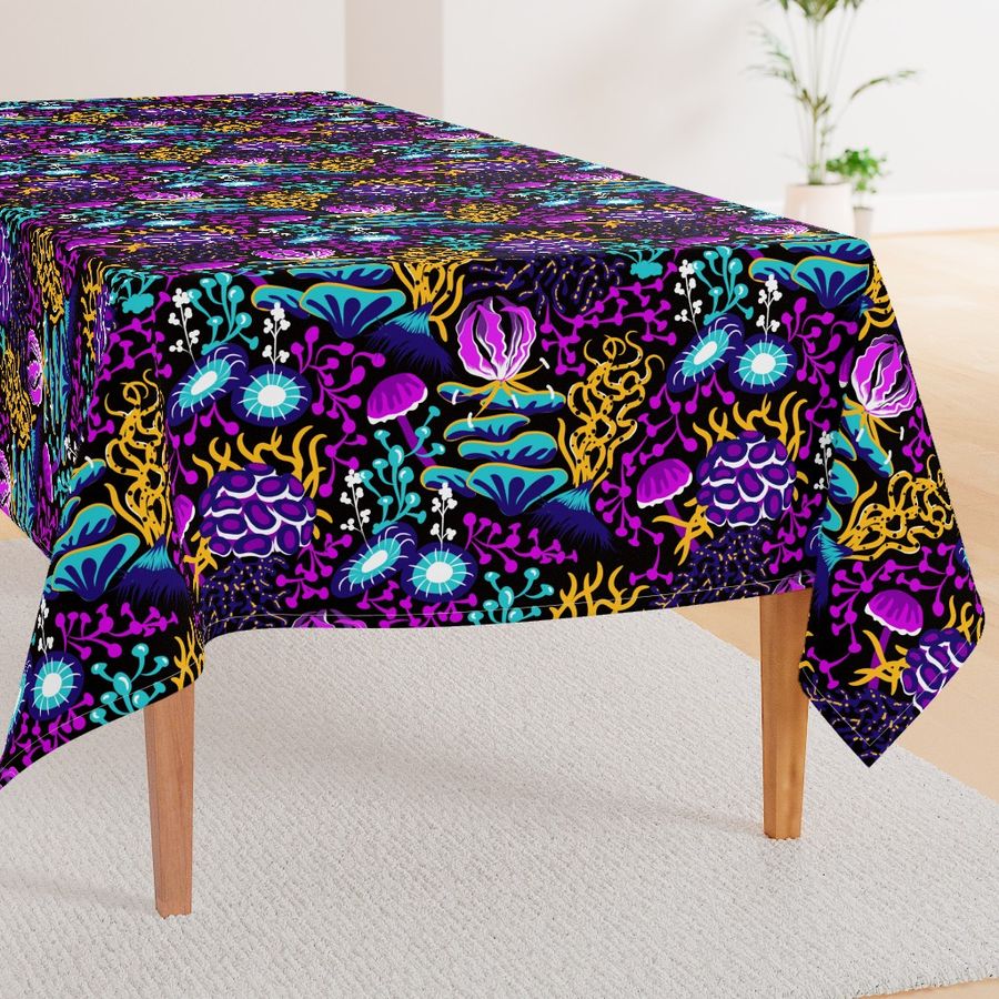 HOME_GOOD_RECTANGULAR_TABLE_CLOTH