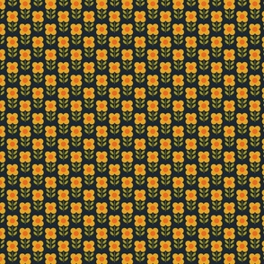 Retro Daisy in Yellow and Orange Small Scale