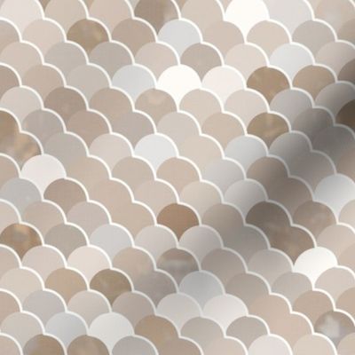 Fish Scale Pattern in Neutral Shades / Medium