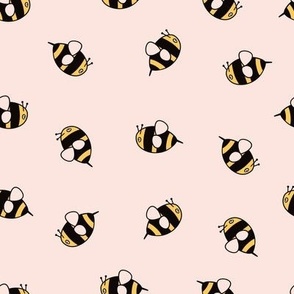 Bee on light pink/cream