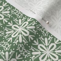 Snowflakes_Small-Green-ivy_Hufton-Studio