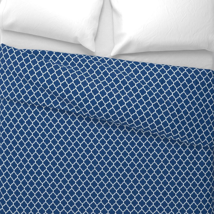 moroccan quatrefoil lattice in egyptian blue