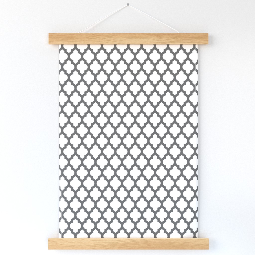 Moroccan quatrefoil lattice - gray on white