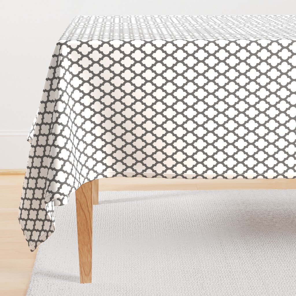 Moroccan quatrefoil lattice - gray on white