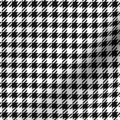 Medium Black and White Geometric Houndstooth Gingham Repeat