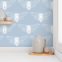 CLASSIC BEE IN BEACH HOUSE BLUE AND WHITE 