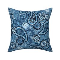 Monochromatic Blue Paisley M scale 