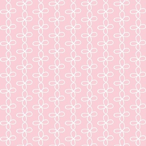 Four leaf clover daisy chain in fashion house pink