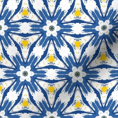 Circular Blue and white Flower Pattern