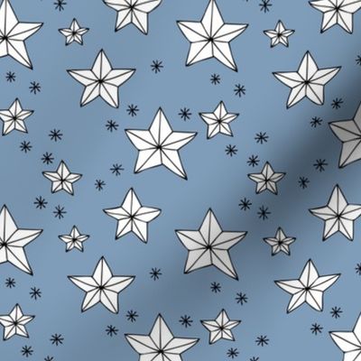 Origami Christmas stars - Star shaped ornaments and snowflakes white on moody blue