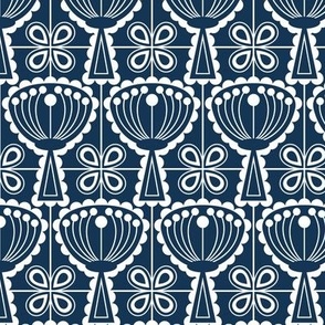 Mid Century Modern (MCM) Scandi Scalloped Flowers and Four Leaf Clover Tiles // Navy Blue and White // 600 DPI