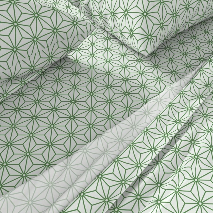 38 Geometric Stars- Japanese Hemp Leaves- Asanoha- Kelly Green on Off White Background- Petal Solids Coordinate- Small