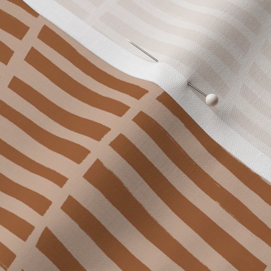 Imperfect Wavy Stripes - sand