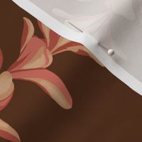 LEI PLUMERIA CURVES ON BROWN 