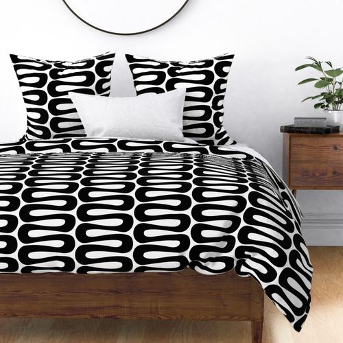 Abstract Mid Century Modern Geometric Curve Stripe in Black and White