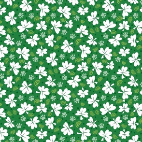 White clovers on green