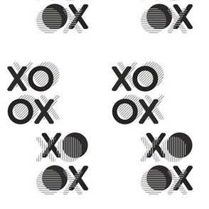 XOXO | Small Scale | Charcoal black, pure white