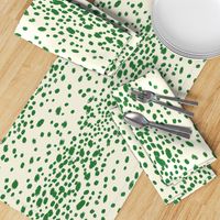 Dots in warm emerald