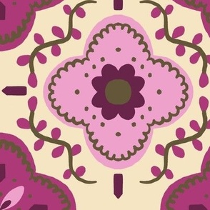 Quatrefoil_-_Magenta_And_Pink_-_Large