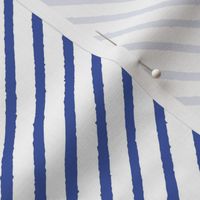 Small scale // Diagonal thin stripes coordinate // white and electric blue