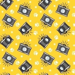 (small scale) Puparazzi - Cameras Stars and Paw Prints - yellow - LAD23