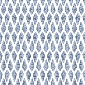 MEDIUM checkered seashells  - chinoiserie slate blue white