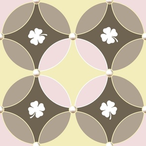 interlocking circles with lucky clover in butter and piglet | large