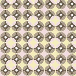 interlocking circles with lucky clover in soft pink and yellow | small