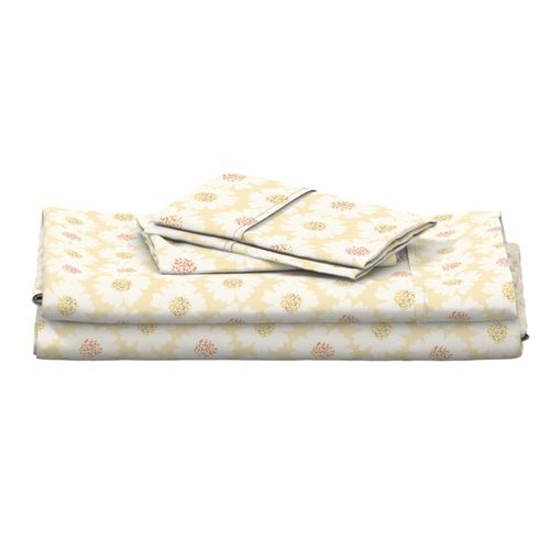 Medium || Cute Floral Flowers Directional || Ivory on Pastel Yellow