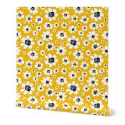 Crazy Daisy||8x8||White Whimsical Daisies on Sunny Yellow background
