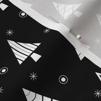 Holiday Christmas Tree Pattern (white/black)