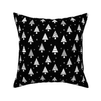 Holiday Christmas Tree Pattern (white/black)