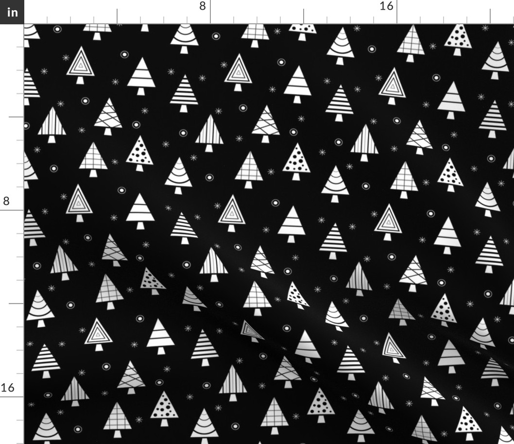 Holiday Christmas Tree Pattern (white/black)