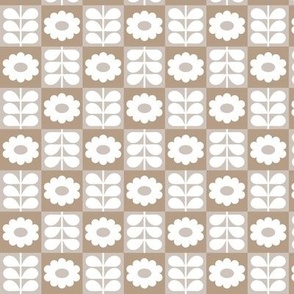 Vintage boho blossom plaid - daisies in retro sixties style on checkerboard leaves and flowers autumn garden beige moody tan