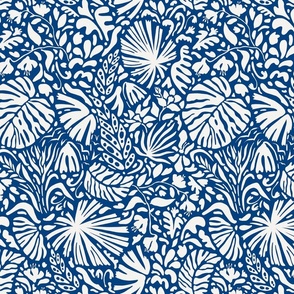 Rainforest / tropical flora blue and white medium scale