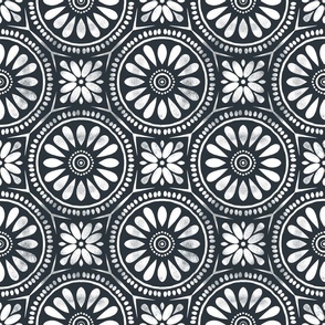 Daisy Zelliege Tile Pattern { black & white }