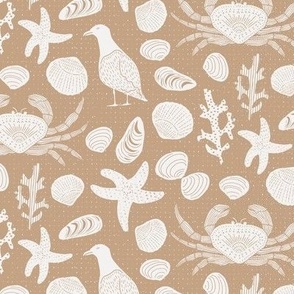 Ocean life crabs, shells and birds on the beach  // beige sand line drawing // small