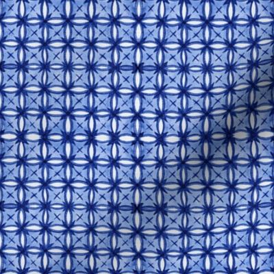 8" Blue and White Classic Chinoiserie Circle Geometric Pattern