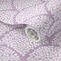 Spring Lilac Flower Scallop Pattern