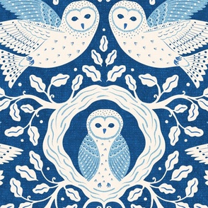 Owls Nesting (Jumbo) - Sky and Blue - Baby Bird in Oak Tree