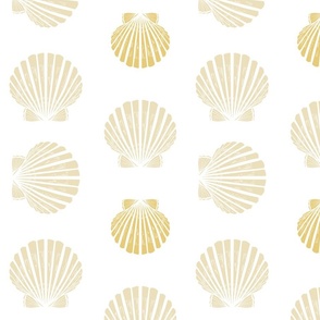 Mediterranean seaside scallop shells in white and citrus yellow (Medium) 10.5 x 10.5
