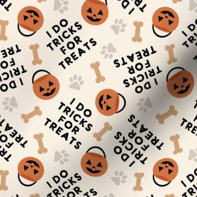 I do tricks for treats - Dog Halloween Pumpkin Buckets Bones Paw Prints - cream - LAD23