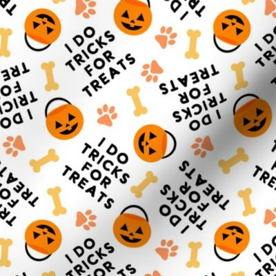 I do tricks for treats - Dog Halloween Pumpkin Buckets Bones Paw Prints - white - LAD23