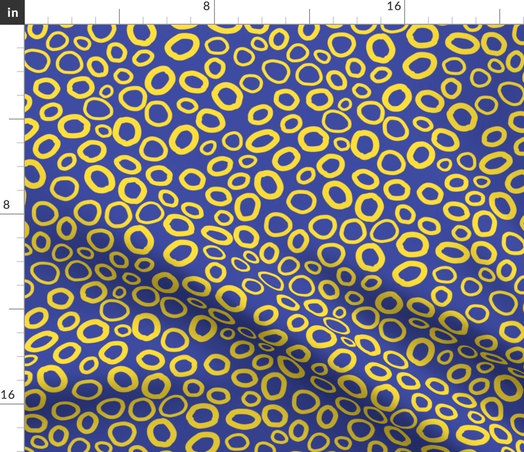 Lethbridge - lounge carpet (dark blue with yellow rings)